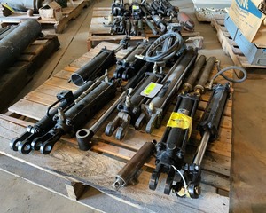 lot 607 image: Hydraulic Cylinders