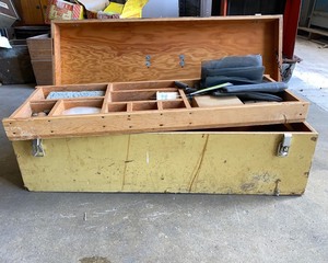 lot 313 image: Toolbox and Contents