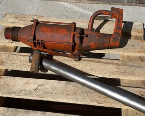 lot 618 image: Manual Pump