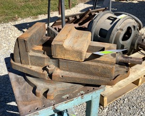 lot 122 image: Palmgren Machine Vise