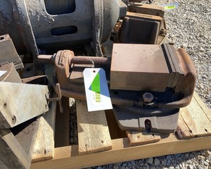lot 123 image: Bridgeport Milling Machine Vise