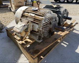 lot 418 image: 20 Horsepower Motor