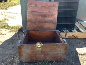 lot 502 image: Vintage Box