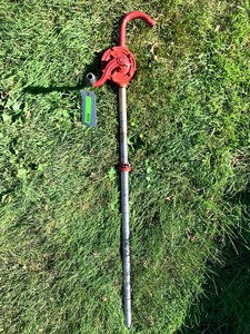 lot 614 image: Barrel Pump