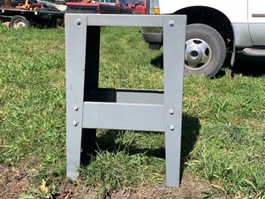 lot 115 image: Metal Stand