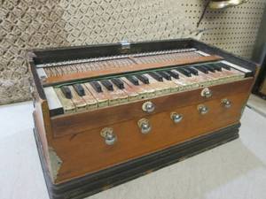 lot 3 image: (RM2) Vintage Small Wood PianoOrga...
