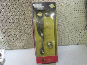 lot 7 image: (G-1) Kwikset Ultramax Security Fro...