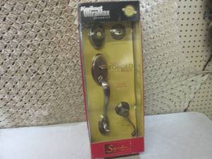 lot 8 image: (G-1) Kwikset Ultramax Security Fro...