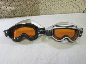 lot 28 image: (C-4) 2 Smith Goggles ...