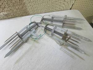 lot 32 image: (RM5) 3 Mole Traps ...