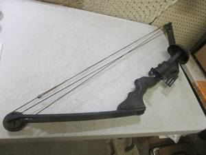 lot 53 image: (C-3) Compound Bow 48 Long...