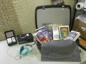 lot 66 image: (RM4) Samsonite Suitcase with Bose ...