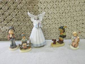 lot 67 image: (EC1) Collectible Figures See Photo...