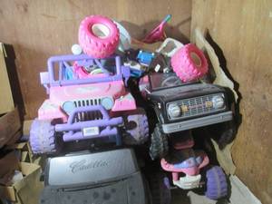 lot 77 image: Assorted Ride On Power Wheels No Ba...