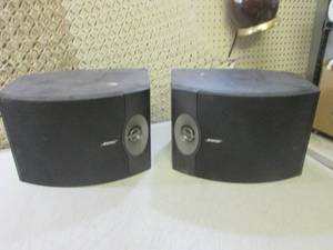 lot 84 image: (BSB) Pair Bose 301 V Speakers ...
