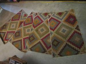 lot 86 image: (CS) 4 Matching Throw Rugs 23 12 ...