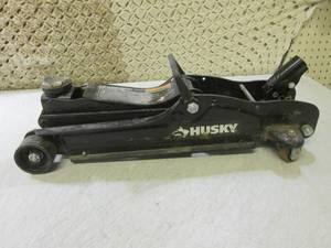 lot 103 image: (D-4) Husky 2 12 Ton Quick Contact...