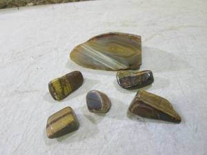 lot 105 image: (BSB) 1 Larger Agate and 5 Smaller...