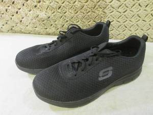 lot 125 image: (BS) Pair Ladies Skechers Work Wide...