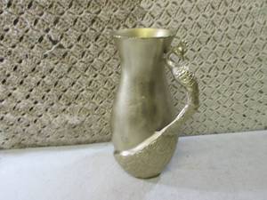 lot 132 image: (FS) Metal Peacock Handle Vase 12 1...
