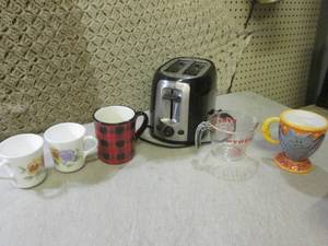 lot 136 image: (BS) Black & DeckerToaster, Pyrex M...