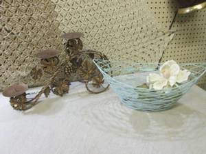 lot 141 image: (D-4) Metal Fish Basket and Metal C...
