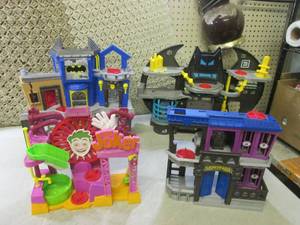 lot 146 image: (A-4T) 3 Batman 1 The Joker Play St...