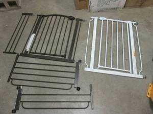 lot 164 image: (RMBC) 2 Regalo Door Gates...