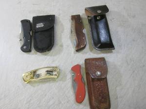lot 205 image: (EC1) 4 Folding Knives 3 with Sheat...
