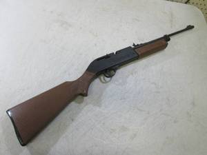 lot 251 image: (B-2) Pumpmaster 760 .177 Cal BBPe...