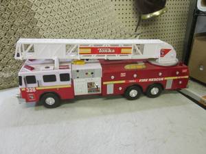 lot 256 image: (EC1) Large Tonka Fire Rescue Truck...