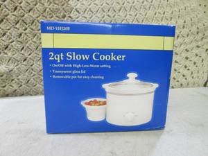 lot 272 image: (BS) 2 Qt Slow Cooker...