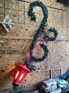 lot 1 image: Christmas Decoration for street light