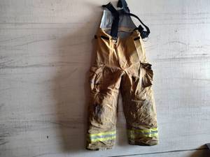 lot 53 image: Fire Dex turn out gear