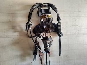 lot 65 image: SCBA mask