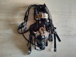 lot 73 image: SCBA mask