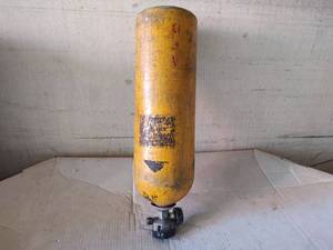 lot 100 image: Air tank