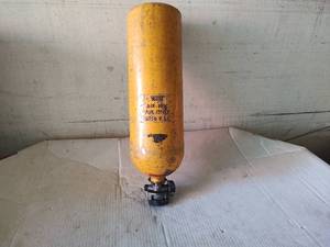 lot 103 image: Air tank