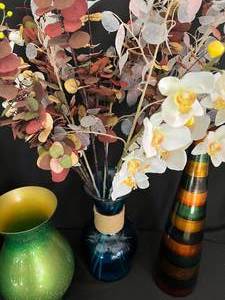 lot 10 image: Lot of Decorative Vases