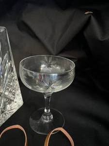 lot 25 image: Clear Decanter with Hang Tags & Glasses