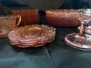 lot 23 image: Pink Depression Glass Set
