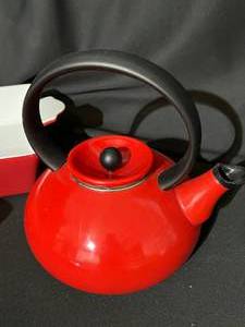 lot 45 image: Red Kitchen Items