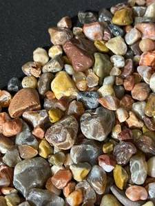 lot 50 image: Variety of Agate Rocks