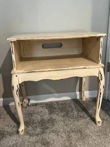 lot 60 image: Distressed End Table