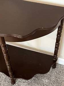 lot 66 image: Side Table