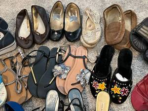 lot 69 image: Lot of Womens Shoes