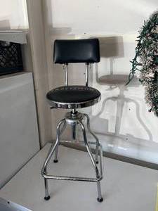 lot 86 image: Craftsman Garage Stool