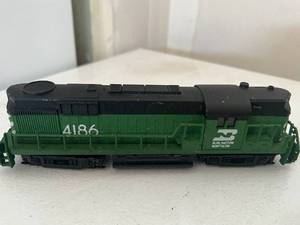 lot 92 image: Burlington Northern Engines & Train cars
