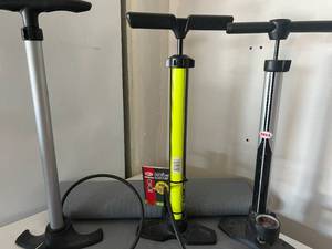 lot 98 image: Air Pumps, Floor Mat & Bar
