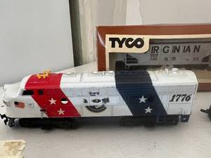lot 93 image: 1776 Engines, Cars & Trailers